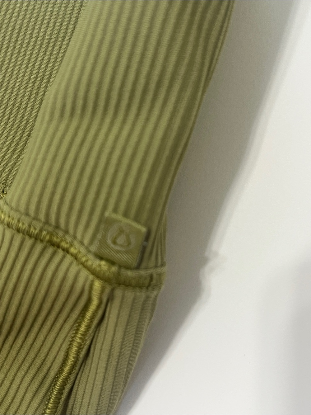 Lululemon Power Pivot Ribbed Tank size 4 green - Picture 2 of 5